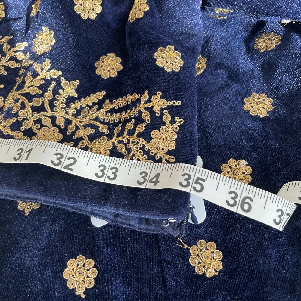 Blue velvet heavy gold embroidery Lehenga Choli - Picture 4 of 15